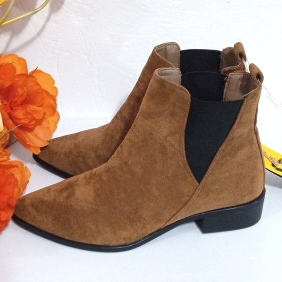 SEVEN 7 FAUX SUEDE LITE BROWN BLACK POINTED TOE PULL-ON ANKLE BOOTS SIZE 7 NWT - Picture 4 of 10